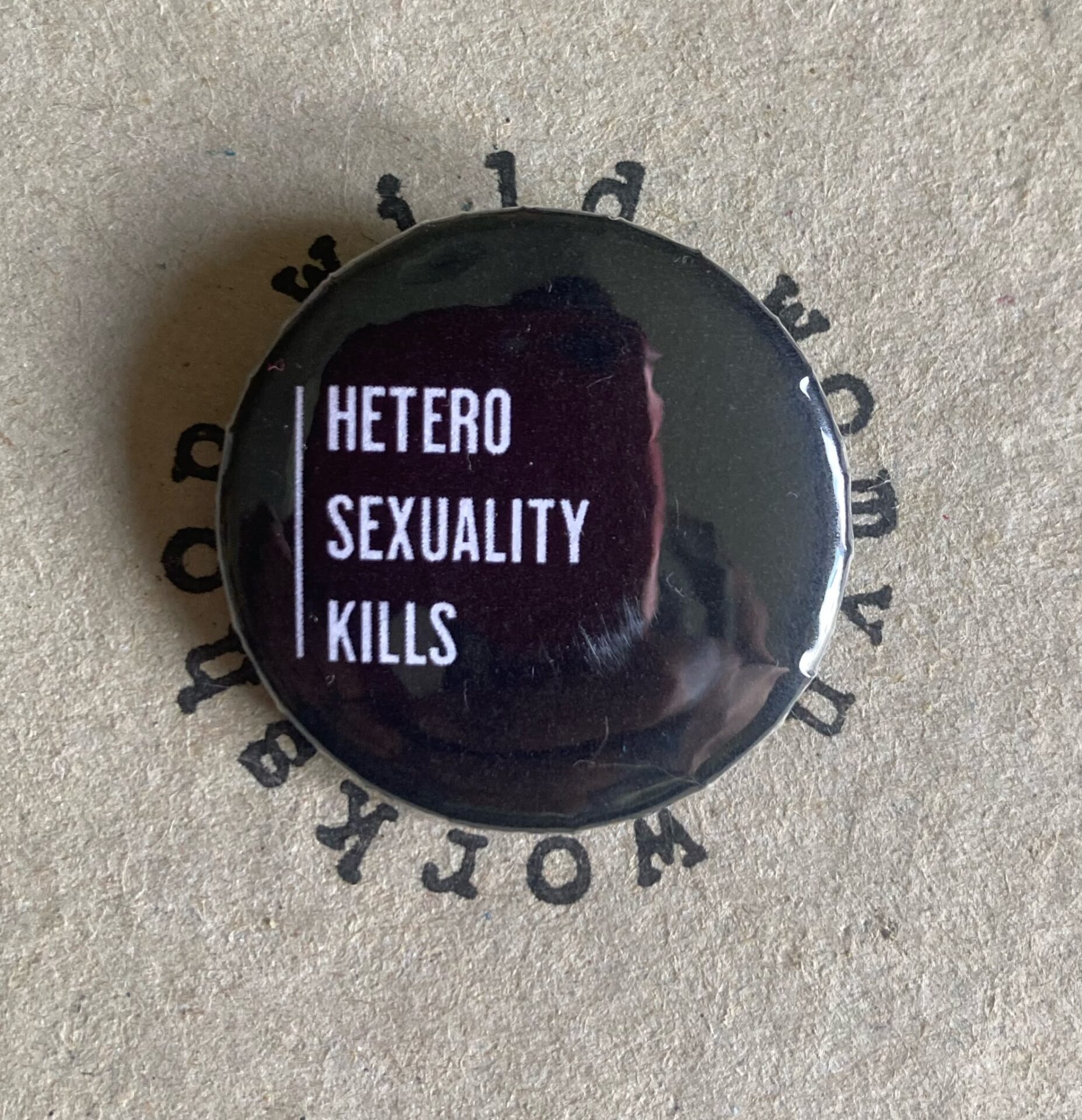 Heterosexuality kills Badge / magnet - Wild Womyn Workshop
